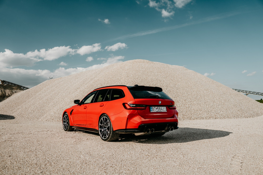 Audi RS 4 Avant vs BMW M3 Touring